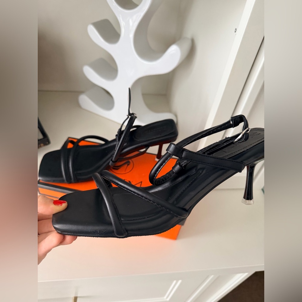 AMAZON Branded Women’s Square Toe Two Strap Sandals Low Heels Size 10 BRAND NEW